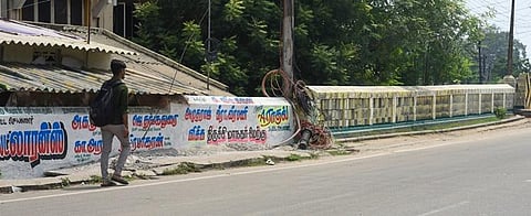 Political graffiti near the Uyyakondan canal bridge near MGR roundabout in Tiruchy, on Saturday | MK Ashok Kumar