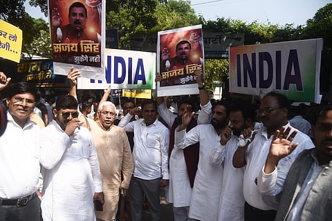 AAP protest against arrest of MP Sanjay Singh infront of AAP HQ. They will march towards BJP HQ in New Delhi on Thursday.(Parveen Negi, EPS)