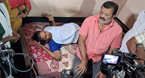 Suresh Gopi visiting Sasi’s mother and sister