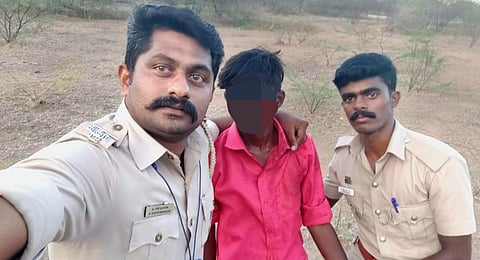 A selfie that the sub inspector took with the suspect went viral on social media | Express