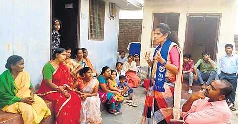BSP candidate Chitrapu Pushpita Laya interacts with the people in Warangal. (Photo | Express)