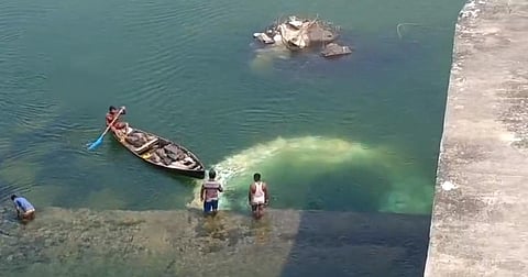 People trying to plug the water leakage at two gates of the Annaram barrage of the Kaleshwaram project. (Videograb)
