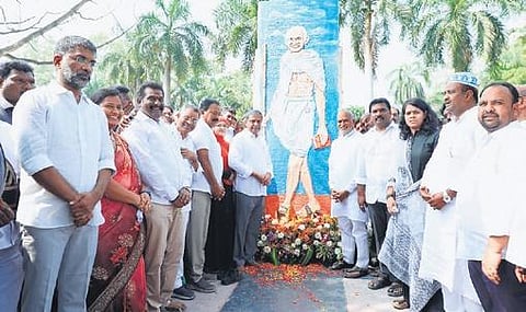Sajjala Ramakrishna Reddy, Advisor to the Government (Public Affairs), MP Ayodhya Ramireddy, government whip Lella Appi Reddy, and civic officials, inaugurated the park.