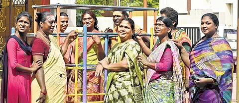 Subiksha (C) along with other trans members of My Society Trust she founded. (Photo | S Senbagapandiyan, EPS)