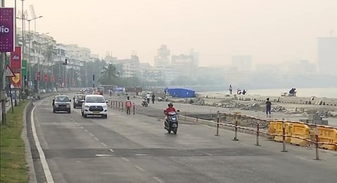 Layer of haze shrouds Mumbai as overall air quality remains in 'poor' category, on Monday, Nov 13, 2023. (Photo | ANI)