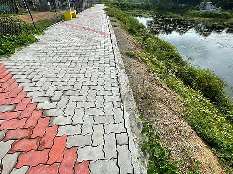 The visible cracks at the pedestrian pathway and the volleyball court at the middle of the Saanar Madai Kulam at the 18 th ward of Manapparai Municipality | Express.