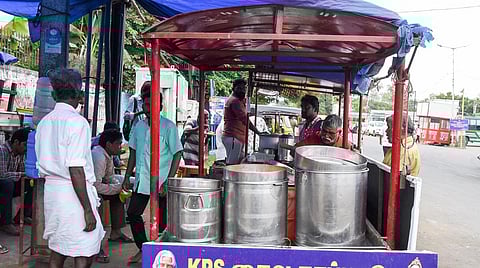 A street food vendor conducting business in Tiruchy on Saturday (Photo | MK Ashok Kumar, EPS)