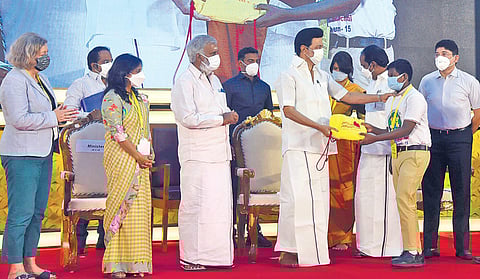 CM MK Stalin distributes yellow cotton bags to school students during the launch of the ‘Meendum Manjappai’ campaign | R Satish Babu