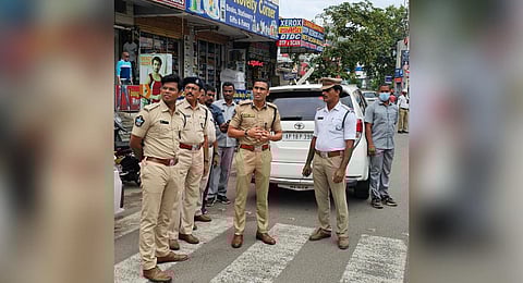 DCP Vishal Gunni inspecting vehicular traffic at Benz Circle in Vijayawada | Express