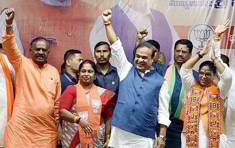 BJP's Himanta Biswa Sarma (C) during the Sakala Janula Vijaya Sankalpa sabha (public meeting) at Charminar Assembly Constituency in Hyderabad on Wednesday. (Photo | EPS)
