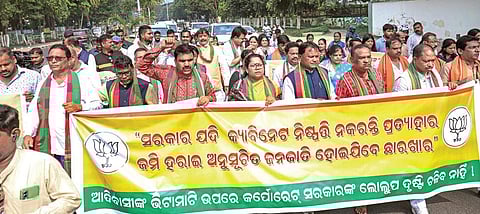 BJP MLAs march towards Raj Bhavan from Assembly to submit a memorandum against the state government over tribal land transfer issue. (Photo | Shamim Qureshy, EPS)