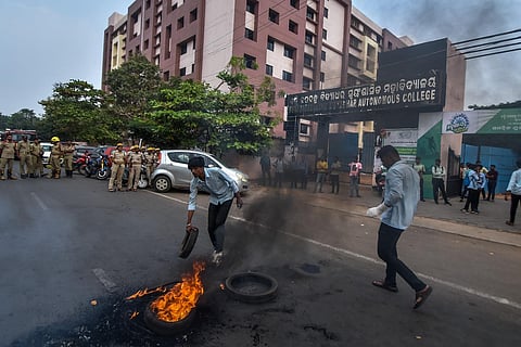 BJB College students block Lewis road and burn tyres after police reportedly picked up a former student last night from college campus in Bhubaneswar on Thursday | Express