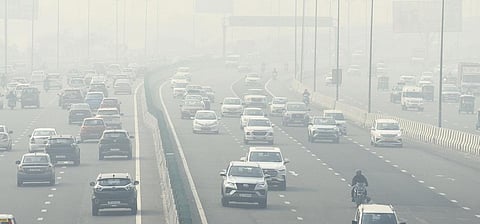 The captial was covered by dense smog on Friday, Nov. 24, 2023, morning, causing slow movement of vehicular traffic. (Photo | Parveen Negi)