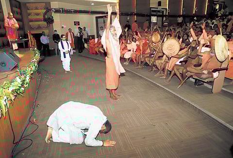 Union Minister Dharmendra Pradhan paying reverence to sadhus after inaugurating the three-day international seminar on ‘Santha Kavi Bhima Bhoi and the legacy of Mahima Cult’ in Bhubaneswar