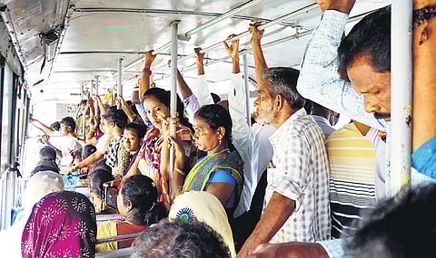 A section of conductors objected to the circular saying that they no longer get lower denomination currencies and often receive only `200 and Rs 500 notes. (Photo | Express)