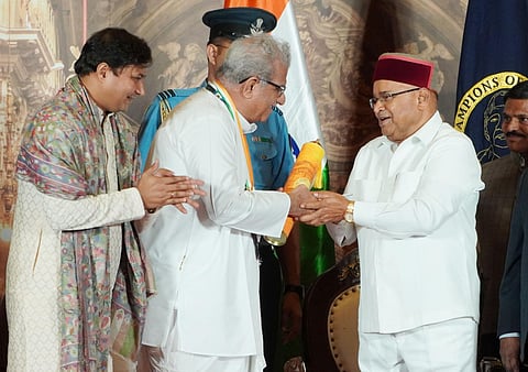 Governor Thawar Chand Gehlot presents Champion of Change Karnataka Award to Rajya Sabha MP and Dharmasathala Dharmadhikari Veerandra Heggade. (Photo | Express)
