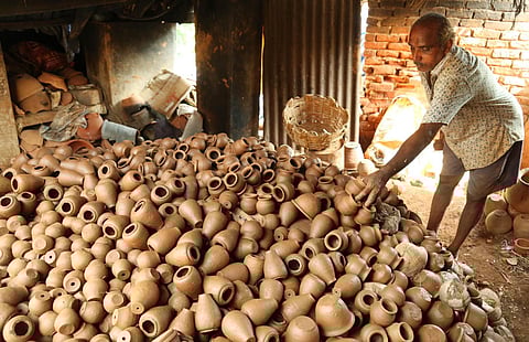 65-year-old artisan M Suri Babu displays handcrafted flower pots for the Diwali festival at Simhachalam in Vishakapatnam (Photo | G Satyanarayana, EPS)