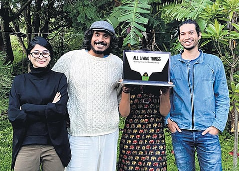 Kunal Khanna (centre)