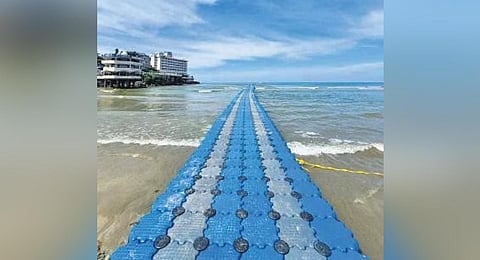 The floating bridge at Murudeshwara.