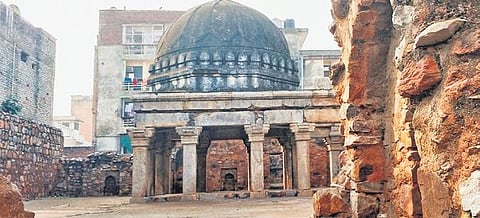 A building constructed behind the dome, proof of encroachment, 2023.