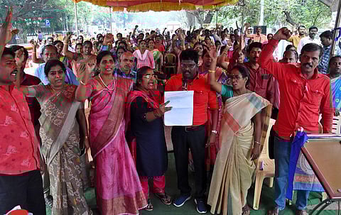 Members protesting at Rajarathinam stadium on Thursday | Ashwin Prasath