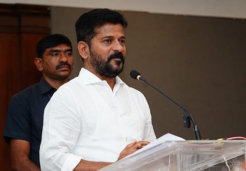 Chief Minister Revanth Reddy meeting with Gig Workers, Taxi drivers at Nampally Exhibition Grounds. (EPS | Sri Loganathan Velmurugan)