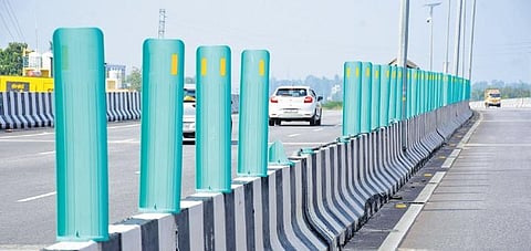 Vision barricades stolen on the Mysuru-Bengaluru access-controlled highway near Maddur in Mandya district | Udayashankar S