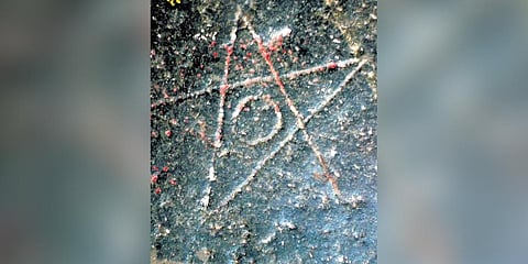 The five-pointed star or the pentagram on the other hand is believed to represent the five elements – earth, wind, fire, water and ether and is typically drawn with one tip pointing upwards.