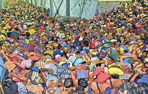 The jam-packed queue of pilgrims at Valiyanadapandal on Tuesday. (EPS | SHAJI VETTIPURAM)