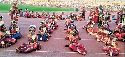 3,782 artists gathered together to create a new Guinness world records.