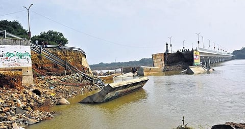 The bridge on Thamirabarani river in Eral that was washed away in the flood | V KARTHIKALAGU