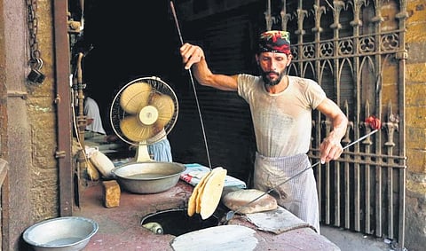 On one hand there is the parathe wali gully where the business settlers from Madhya Pradesh and Rajasthan settled.