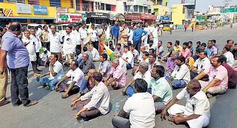 Members of traders’ association in Chengalpattu sat on road demanding immediate action against the culprits in Vinoth Kumar’s murder on Saturday | Express