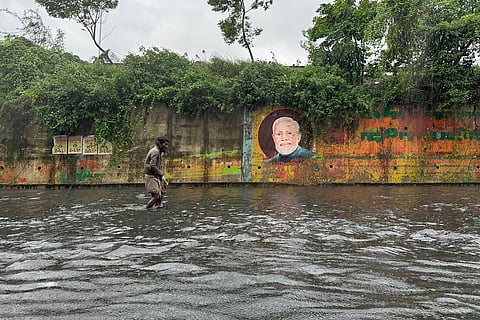 The incessant rainfall inundated several parts of the city. A scene from Nolambur in Chennai. (EPS | Sunish P Surendran)
