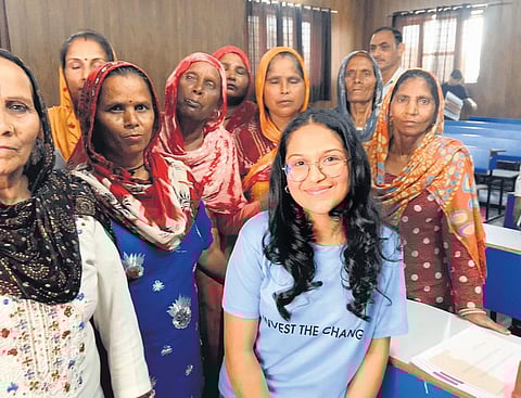 Kashvi Jindal with some of the underprivileged women she has helped.