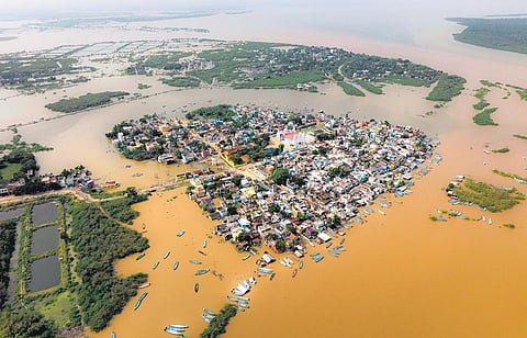 Four days on, Pulicat hamlets have turned islands, completely cut off from basic facilities | Drone Saravanan, express