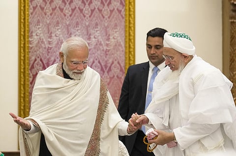PM Narendra Modi with spiritual leader Syedna Mufaddal Saifuddin during the inauguration of the new campus of Aljamea-tus-Saifiyah in Mumbai, Feb. 10, 2023. (Photo | PTI)
