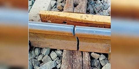  Crack that developed on the track between Cuddalore Port and Thirupathiripuliyur | Express 