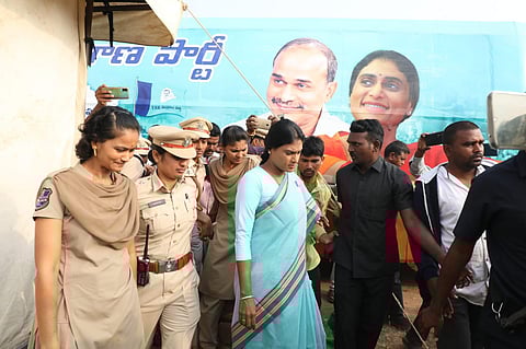 Telangana police arrest YSRTP chief YS Sharmila in Mahabubabad on Sunday, Feb. 19, 2023. (Photo | Express)
