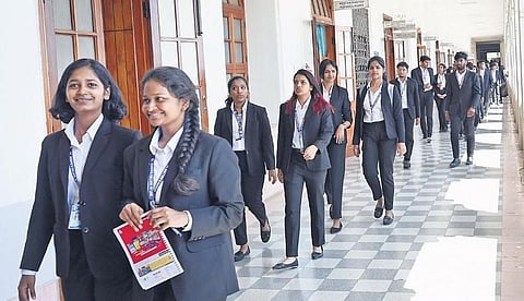 Students visit Vidhana Soudha in Bengaluru to witness the session on Tuesday | Nagaraja Gadekal