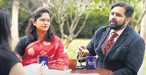 The series revolves around the two young doctors – Dr Prathiba Sharan and Dr Sharan Srinivasan and their medical journey.