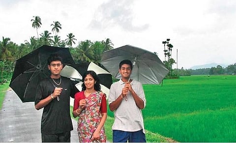 A file photo of Vivek Ramaswamy (left), his mother Geetha and brother Sankar when they visited Vadakkencherry in 2003