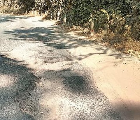 Pothole on the Dwarsuni ghat road area on NH-49 | Express