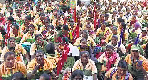 Pourakarmikas stage protest