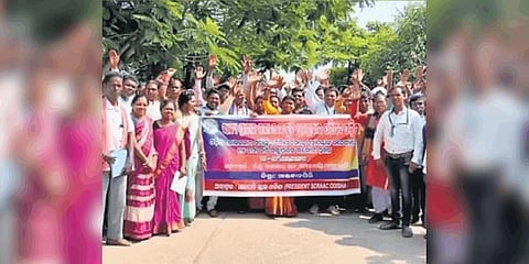 Artistes of Malyabanta Desia Natguru Sanskrutika Sangathan | Express