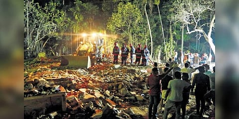 KWA officials along with workers trying to repair the pipeline on the busy Palarivattom-Thammanam Road that burst on Tuesday | A Sanesh