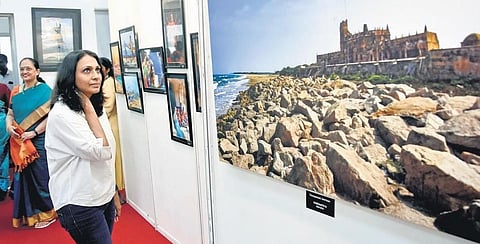 To provide a platform for the skills acquired by the students during their course of study, the exhibition allowed them to also interact and explain their perspectives on clicking a particular pic.