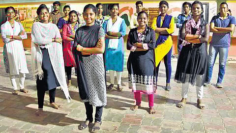 The first generation graduates of Kannagi Nagar take classes for the school children in the evening | Ashwin Prasath