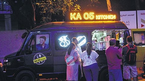 KA05 Kitchen operates out of JP Nagar. Uniquely, customers that patronise the food truck are a mix of late-night party-goers, working professionals with later work hours and gig workers.