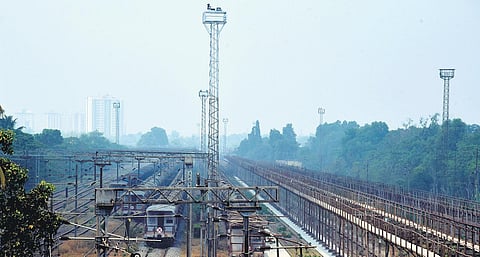 Thick smoke from Brahmapuram fire looms over Kochi.(File Photo | A Sanesh)